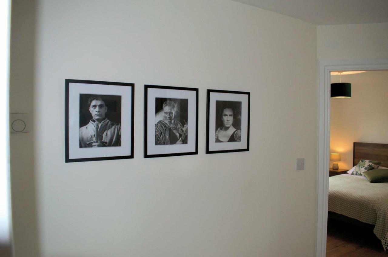The Hideaway Villa สแตรทฟอร์ด อะพอน เอวอน ภายนอก รูปภาพ